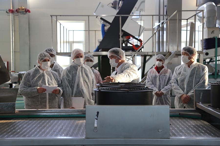 丹麥客戶(hù)來(lái)亞歐公司參觀驗(yàn)廠