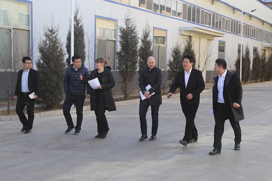 丹麥客戶(hù)來(lái)亞歐公司參觀驗(yàn)廠